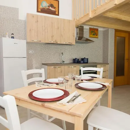 Lägenhet Casetta Del Parco Palagiano